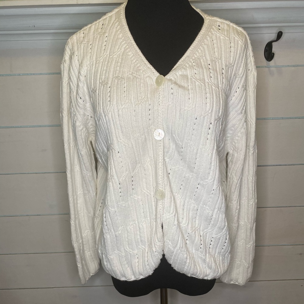 Vintage j. Jill white 3 button knit sweater